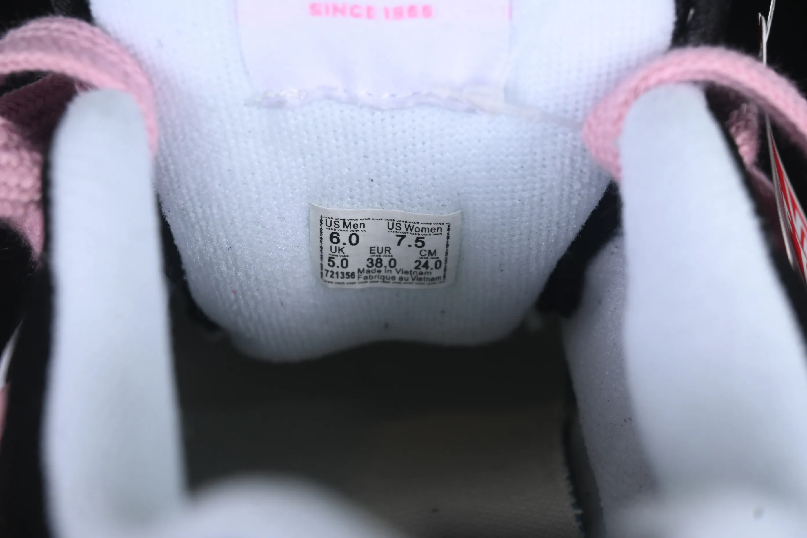All categories Vans Vans series Vans Low Vans low-top Vans Knu Skool black and pink color comfortable and fashionable non-slip wear-resistant low-top casual sneakers VN0009QCB9P